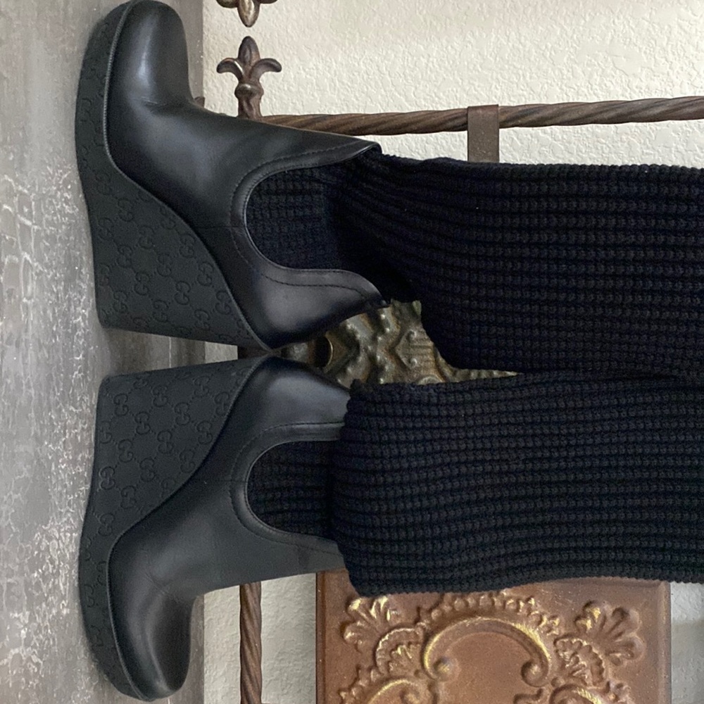 GUCCI black leather and logo wedge knee high rib boots.